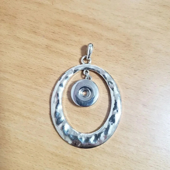 Interchangeable Snap Jewelry Pendant - Picture 1 of 3